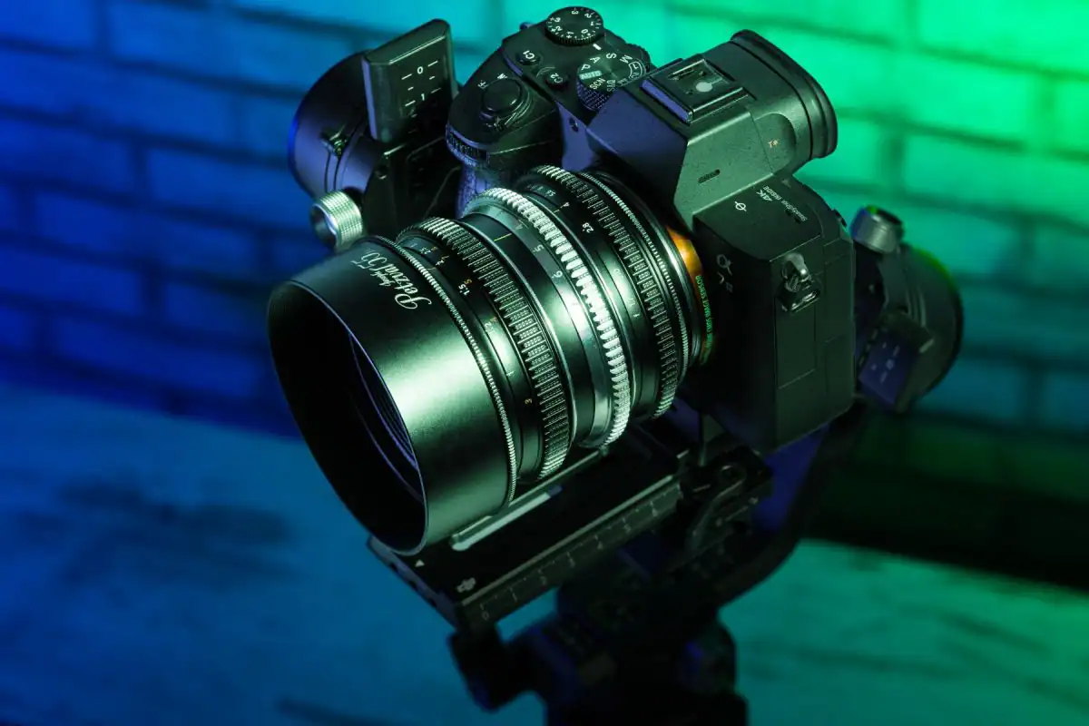 Lomography Petzval 55mm f/1.7 II: Neues Design macht das Charakterobjektiv praktischer