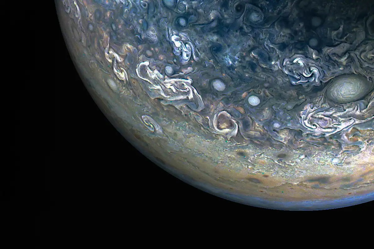 NASA-Sonde Juno zeigt Jupiter-Stürme aus nächster Nähe